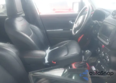 2016 Jeep Renegade Trailhawk из США, поврежденный, VIN ZACCJBCTXGPD76477